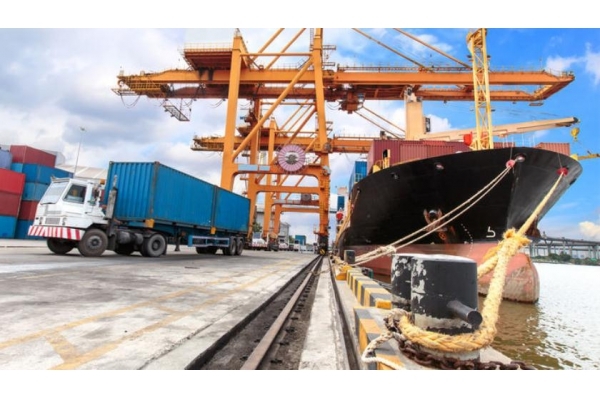 With the expansion of international logistics trade market, what qualities must international logistics companies have?